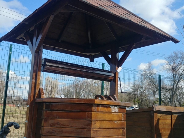 Wooden Well  With Metal Handle