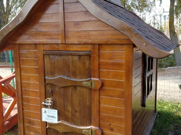 Children's House of Wood (0138)