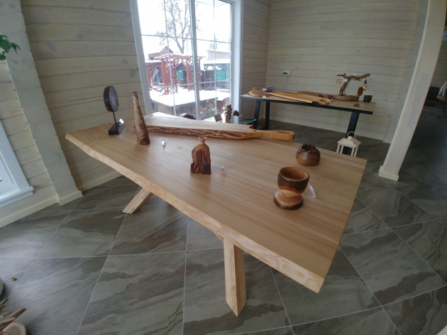 Dining Table Live Triangle
