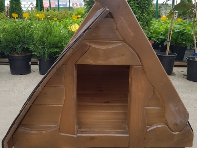 Middle Kennel With Two-Level Roof