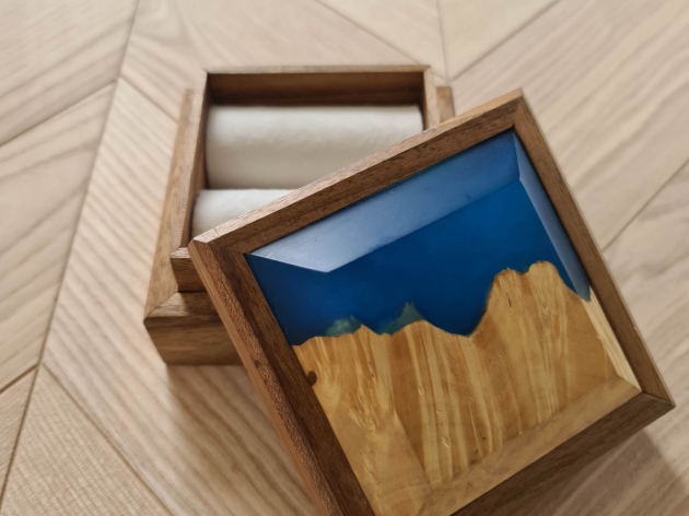JEWELRY BOX