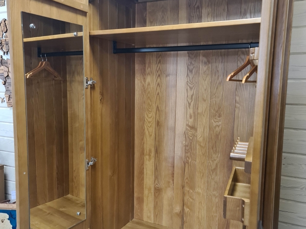 Fad wardrobe closet