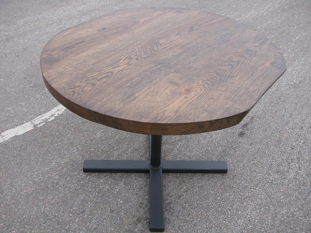 Round Dining Table of Oak`s Solid