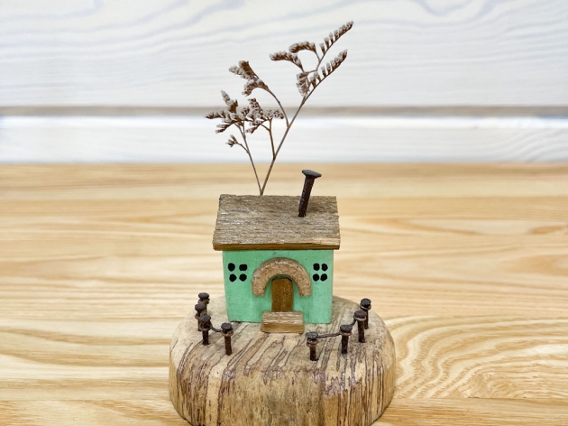 Statuette House