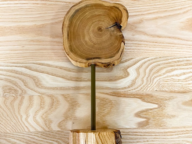WOOD CUT ON A STAND (KR 002)
