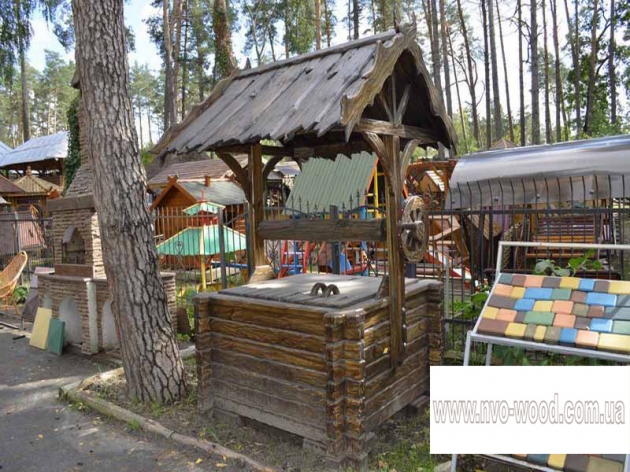 Колодязь із дерева зістарений (0074)