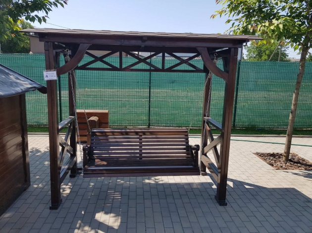 Гойдалка з дерева