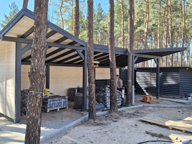 AWNING OVER BARBECUE (010)