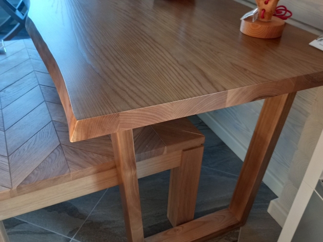 Writing table (with live edge)