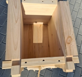 Feeder House on a leg