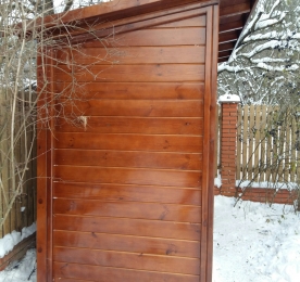 Дровник із літнім туалетом