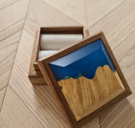 JEWELRY BOX