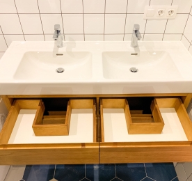 Stand with washbasin