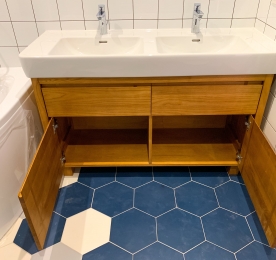 Stand with washbasin