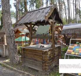 Колодязь із дерева зістарений (0074)