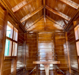 Children`s play house of natural wood (0140)