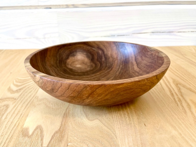Bowl of natural wood (W 001)