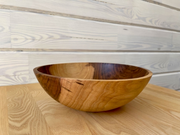 Bowl of natural wood (W 008)